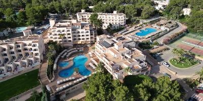 Hotel Bild Hotel Invisa Club Cala Blanca in Es Figueral