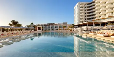 TRS Ibiza Hotel in Bucht von San Antonio