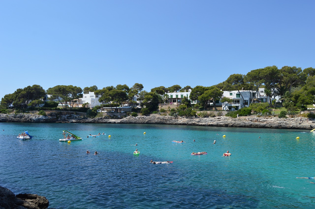 Cala D'or Felsen Strand Wasser