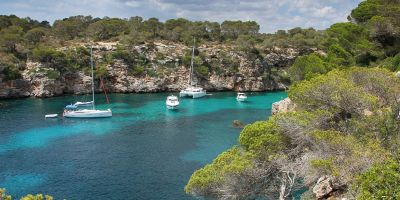 Mallorca Bucht mit Booten